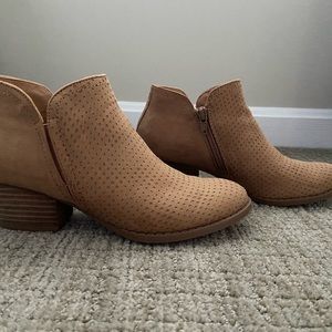 Fergie booties